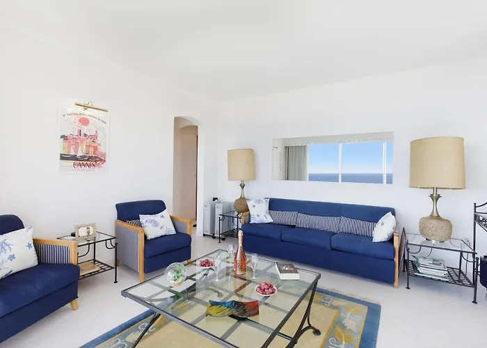 L'esterel Yourhosthelper 公寓